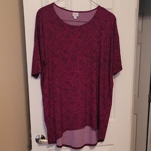 LuLaRoe XL Irma Top in Berry Raspberry Print EUC